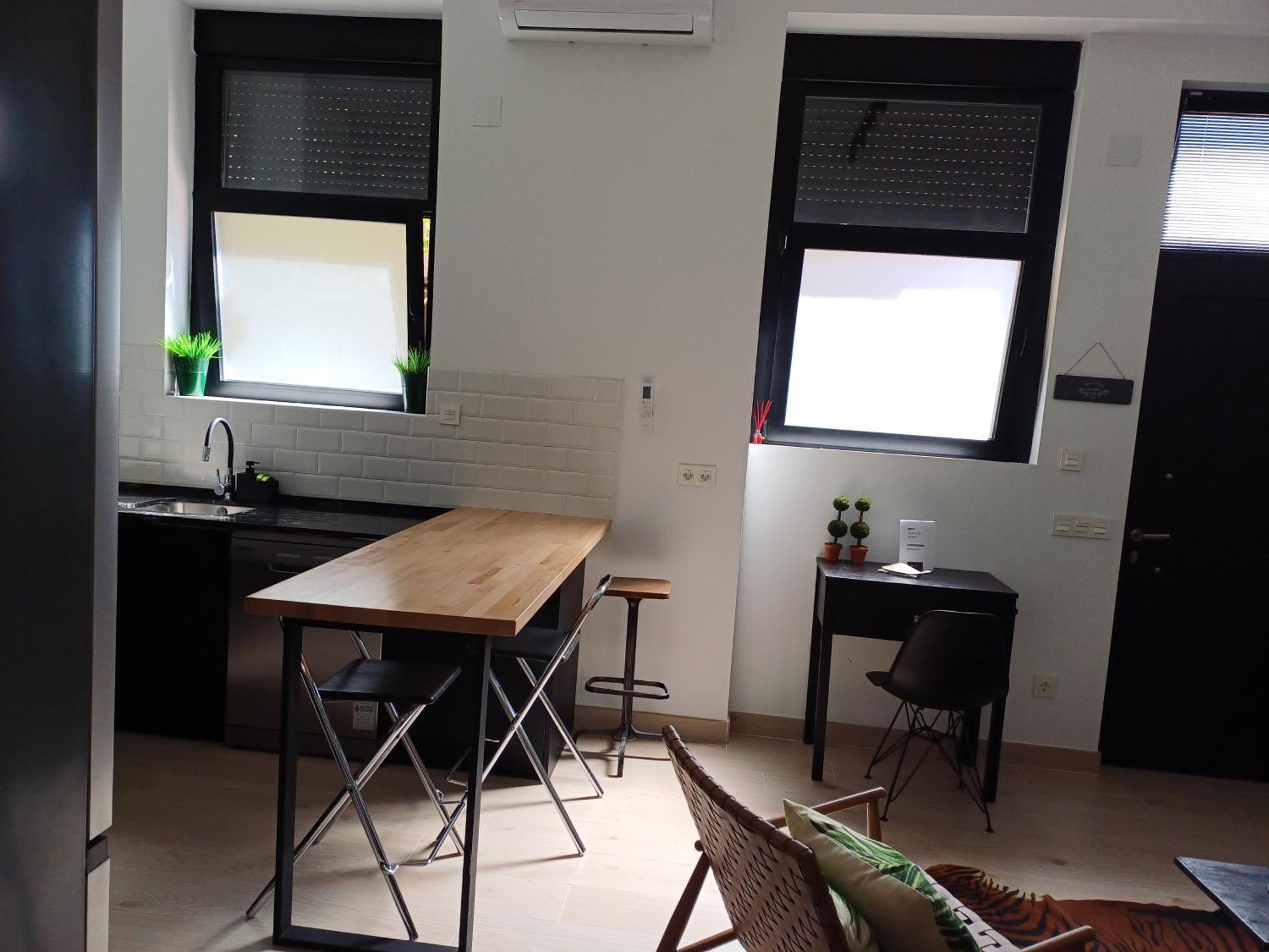 Apartment Colon 13 *